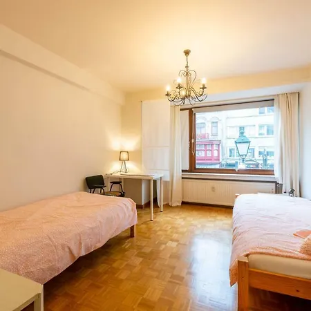 In Main Shopping Street & Near The Beach Apartamento